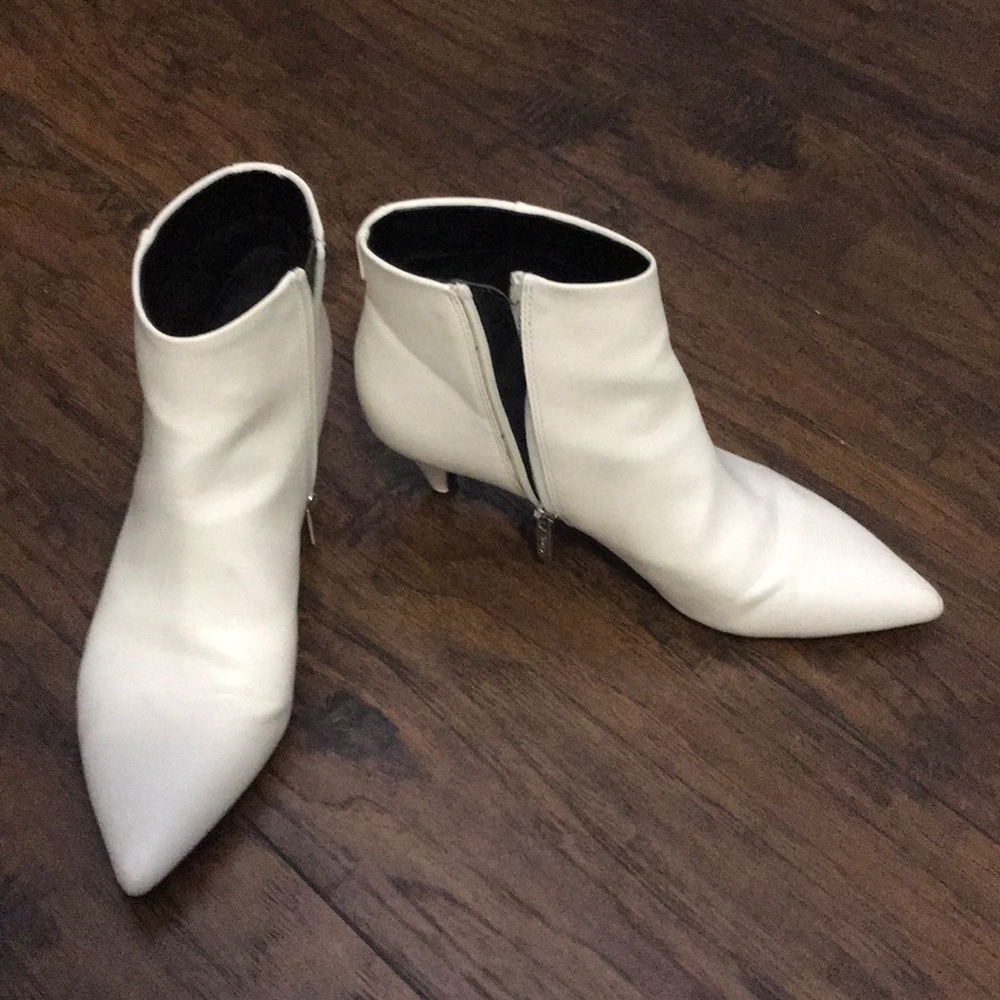 Sam Edelman kitten heel booties 🤍
